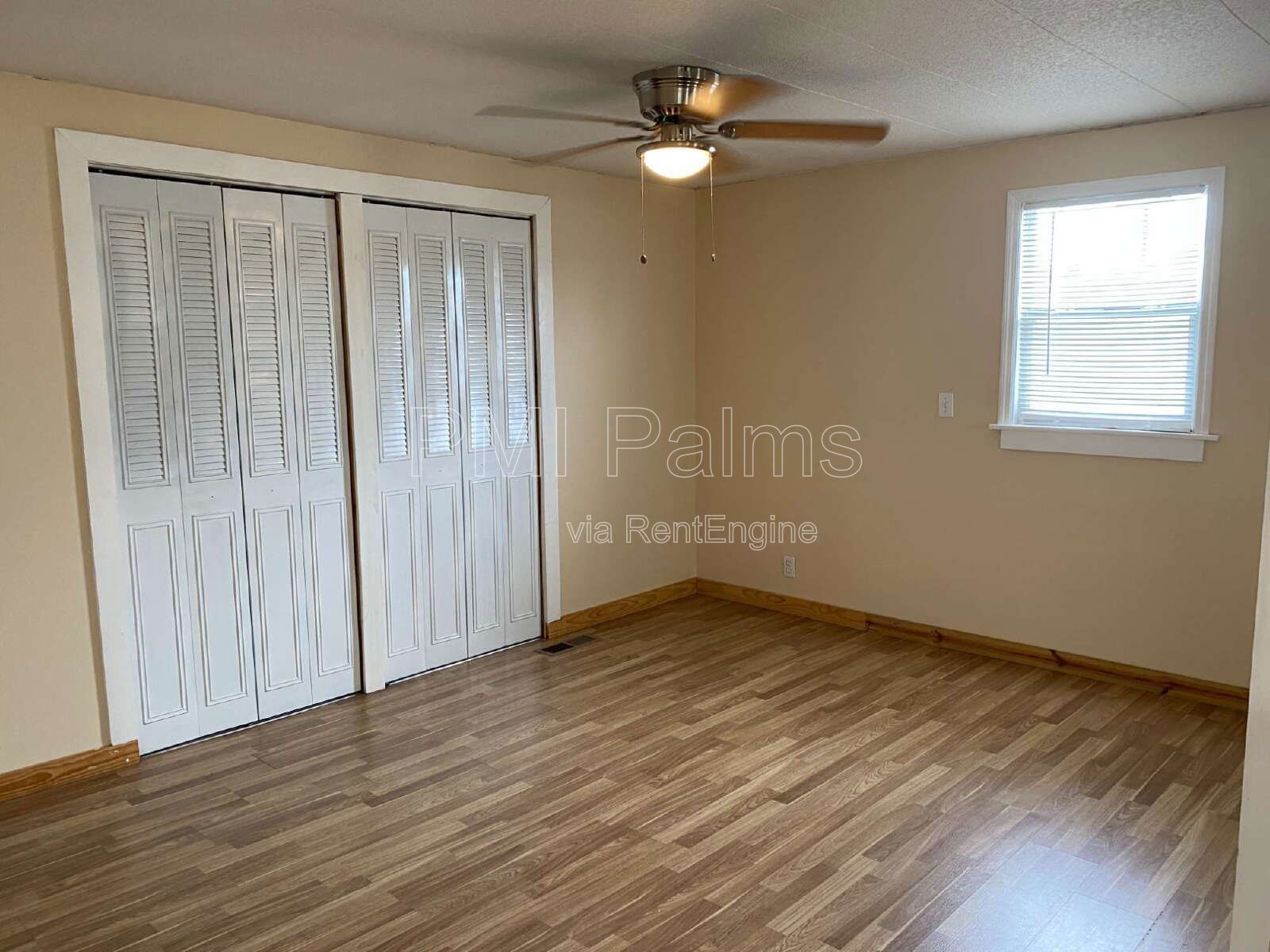 Spacious 3 bedrooms and 2 bathrooms with living room, dining room and family room! property image