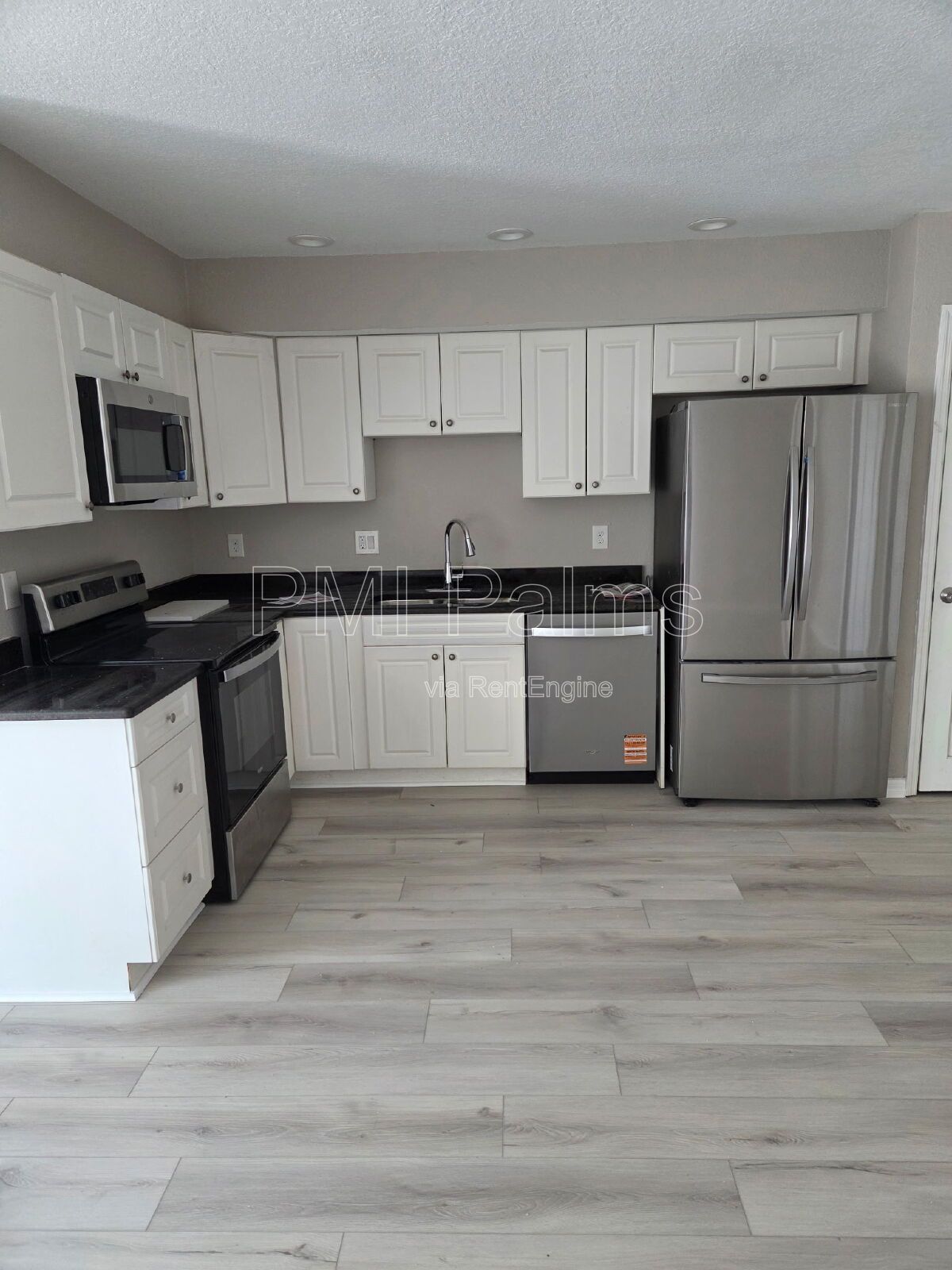 2 bedroom, 1 bathroom with new flooring! property image