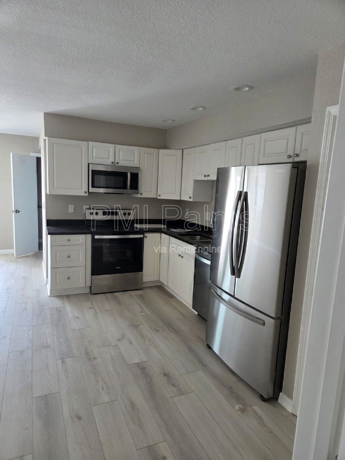 2 bedroom, 1 bathroom with new flooring! property image