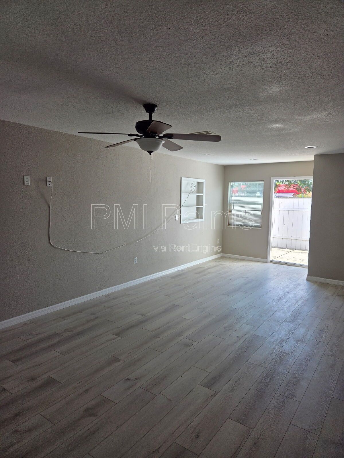 2 bedroom, 1 bathroom with new flooring! property image