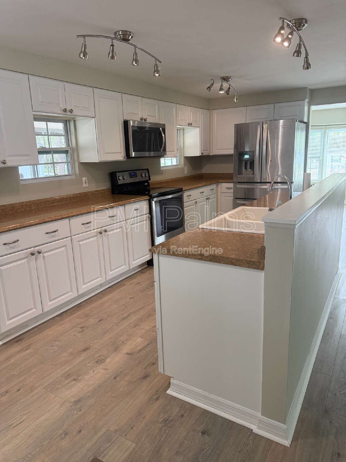 Beautifully updated 2 or 3 bedroom home on a large lot with a detached garage! property image