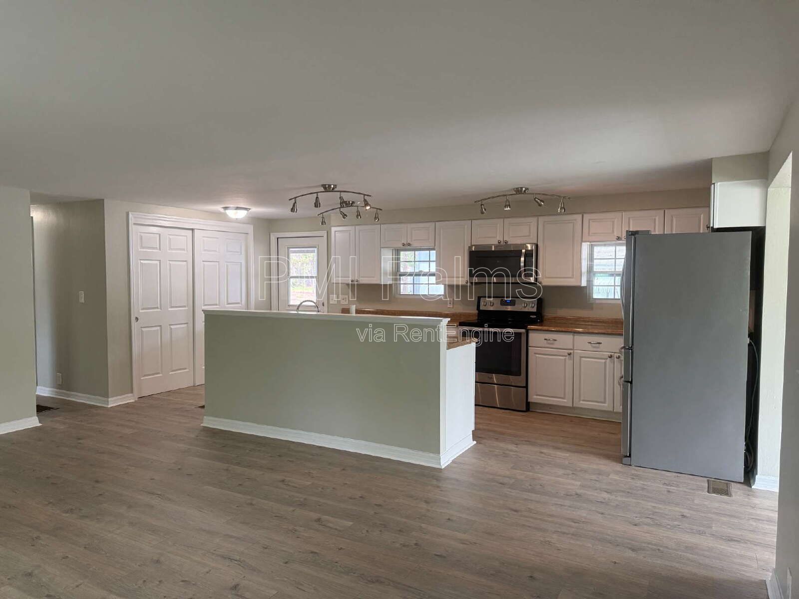 Beautifully updated 2 or 3 bedroom home on a large lot with a detached garage! property image