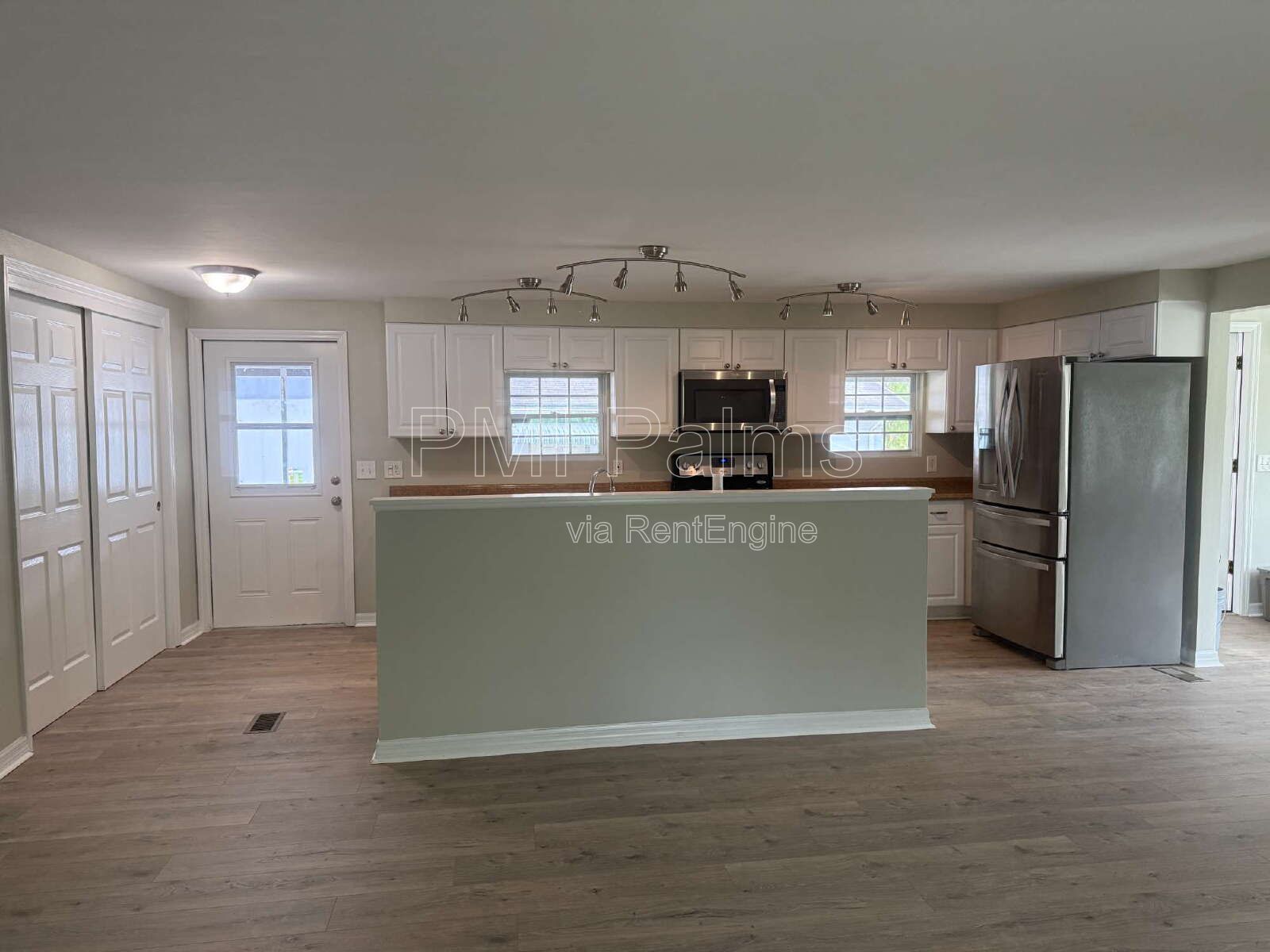 Beautifully updated 2 or 3 bedroom home on a large lot with a detached garage! property image