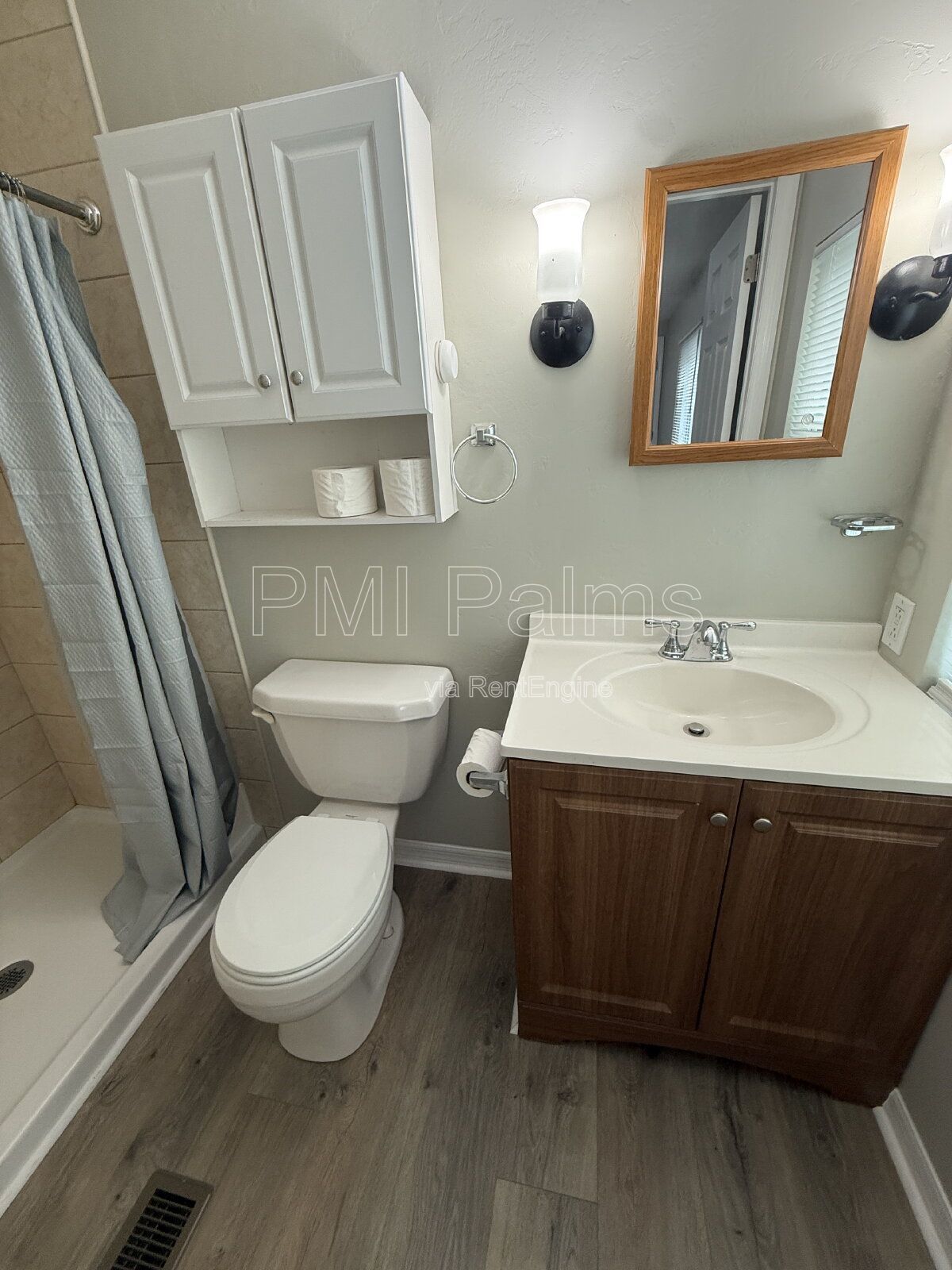 Beautifully updated 2 or 3 bedroom home on a large lot with a detached garage! property image
